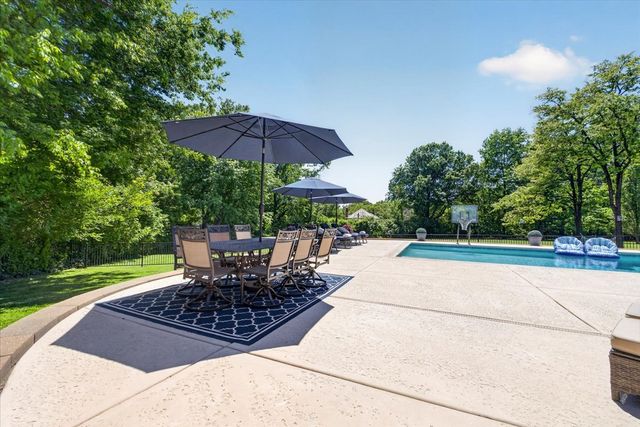 12404 Cedar Moor Drive, Saint Louis, MO 63131
