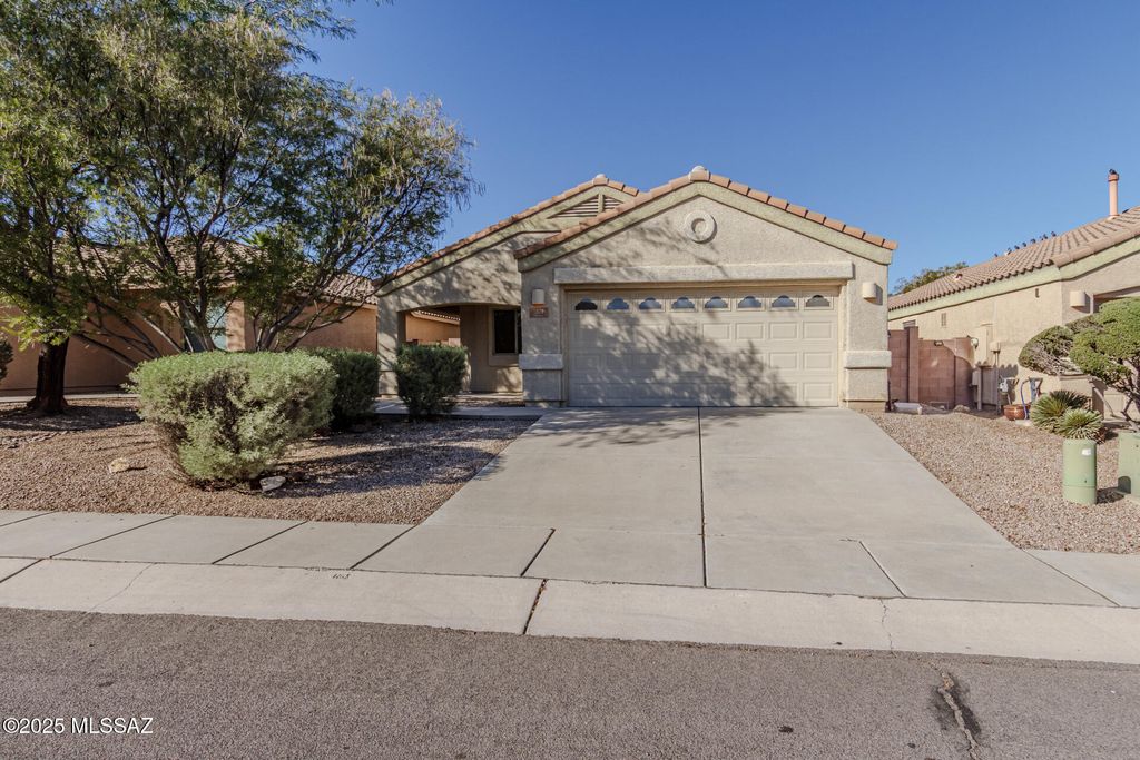321 N Rock Station Drive, Sahuarita, AZ 85629