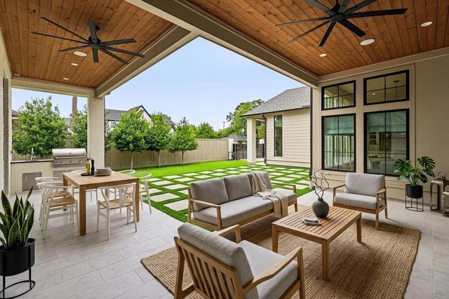 8722 Lupton Lane, Houston, TX 77055