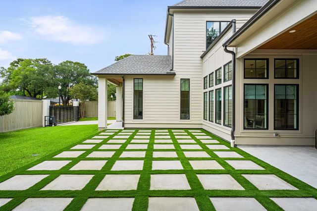 8722 Lupton Lane, Houston, TX 77055