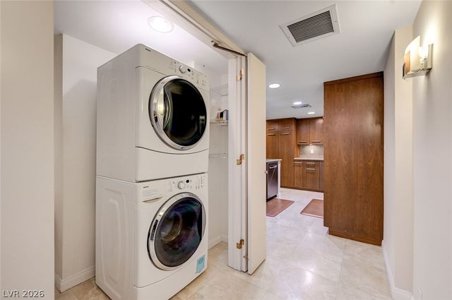 3111 Bel Air Drive 20E, Las Vegas, NV 89109