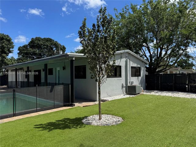 6901 SW 10th Ct, Pembroke Pines, FL 33023