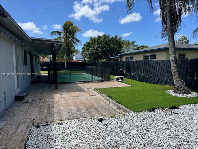 6901 SW 10th Ct, Pembroke Pines, FL 33023