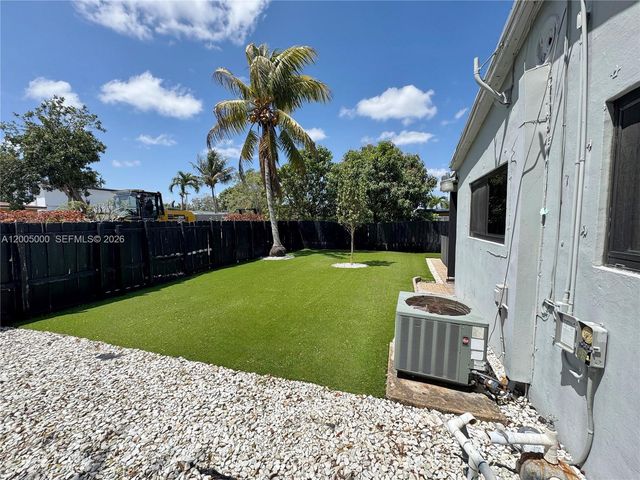 6901 SW 10th Ct, Pembroke Pines, FL 33023