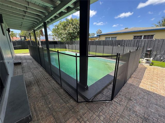 6901 SW 10th Ct, Pembroke Pines, FL 33023