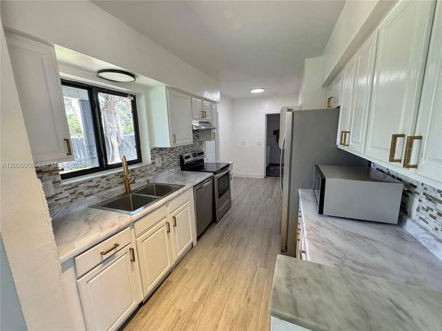 6901 SW 10th Ct, Pembroke Pines, FL 33023