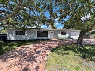 6901 SW 10th Ct, Pembroke Pines, FL 33023