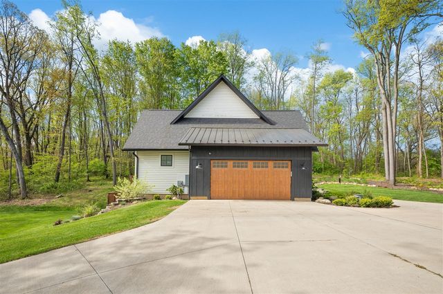 70037 Winding Pines Parkway, Niles, MI 49120