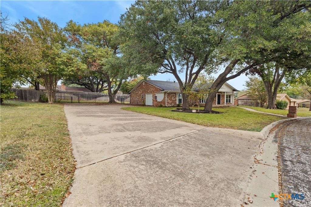 606 E Briarwood Lane, Harker Heights, TX 76548
