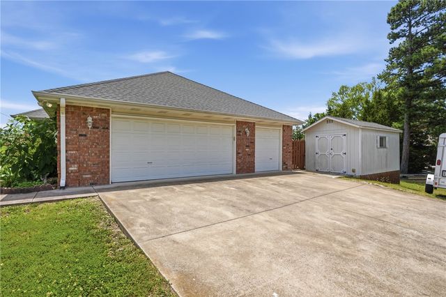 21 La Costa Drive, Holiday Island, AR 72631