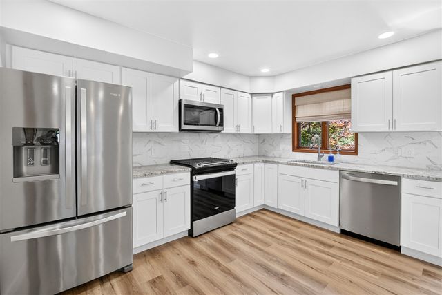 15 Bayshore Drive, Battle Creek, MI 49015