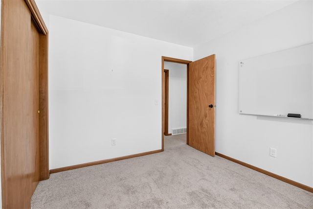 15 Bayshore Drive, Battle Creek, MI 49015