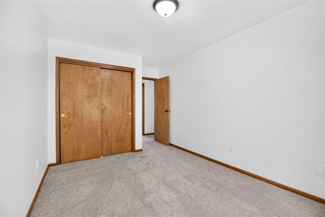 15 Bayshore Drive, Battle Creek, MI 49015