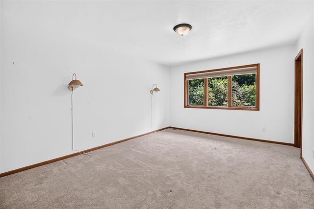 15 Bayshore Drive, Battle Creek, MI 49015
