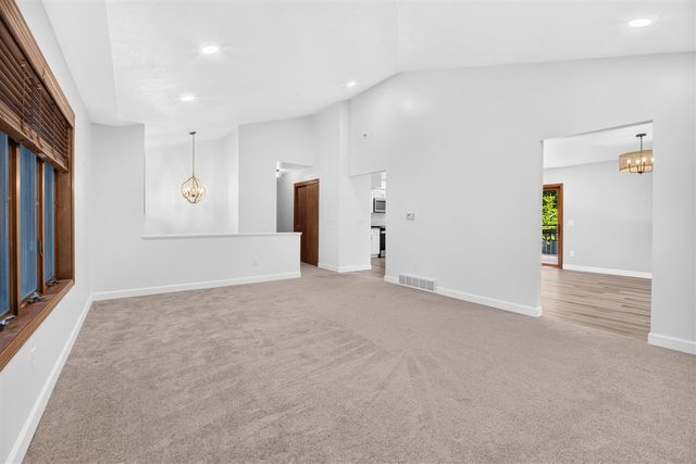 15 Bayshore Drive, Battle Creek, MI 49015
