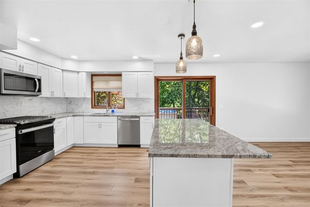15 Bayshore Drive, Battle Creek, MI 49015
