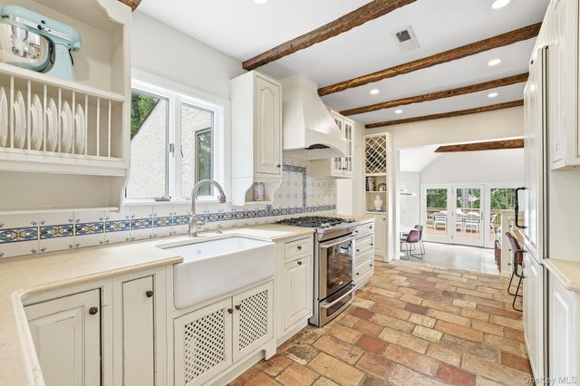 31 Dobbs Terrace, Scarsdale, NY 10583