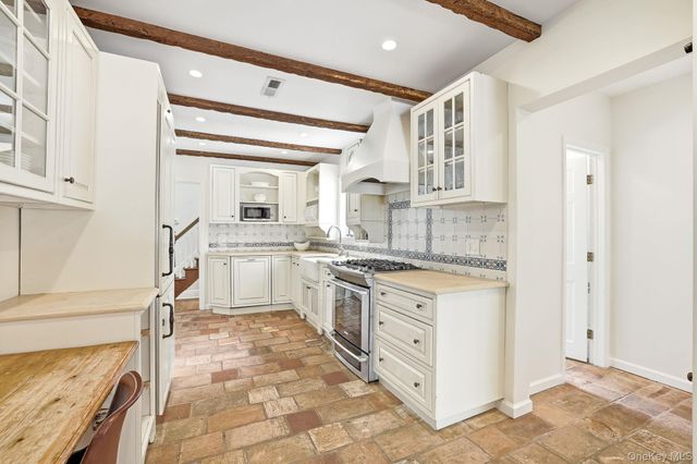 31 Dobbs Terrace, Scarsdale, NY 10583