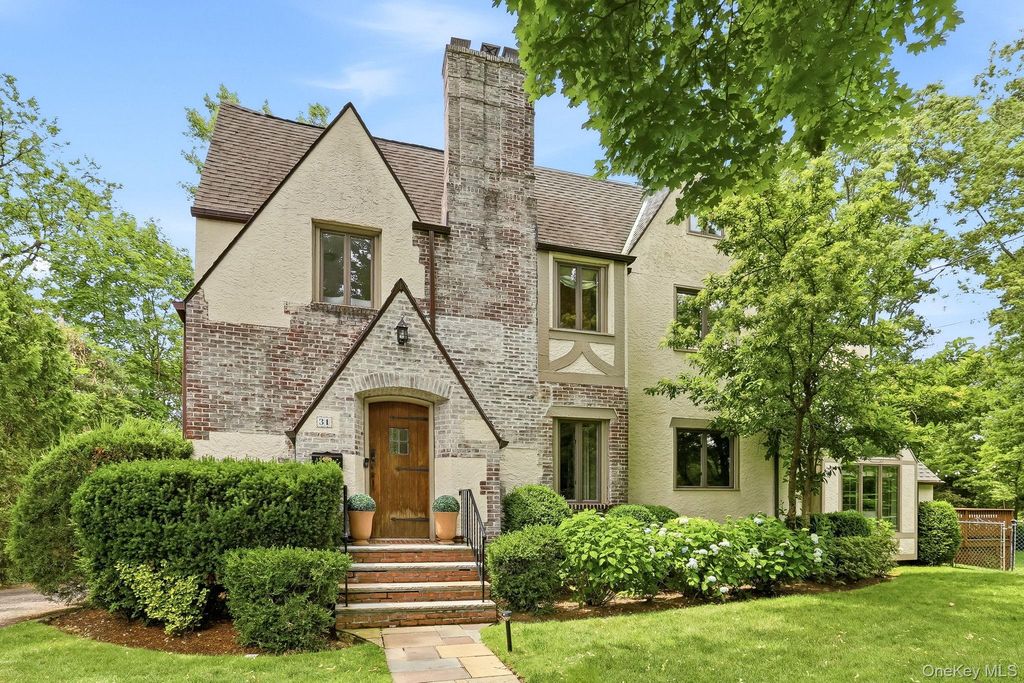 31 Dobbs Terrace, Scarsdale, NY 10583