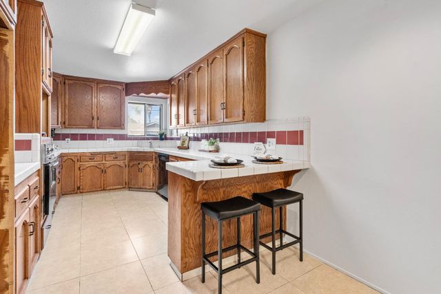 338 Cottage Ave, Manteca, CA 95336