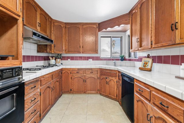 338 Cottage Ave, Manteca, CA 95336