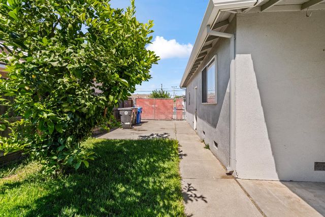 338 Cottage Ave, Manteca, CA 95336