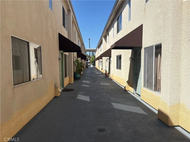 8800 Burnet 16, North Hills, CA 91343