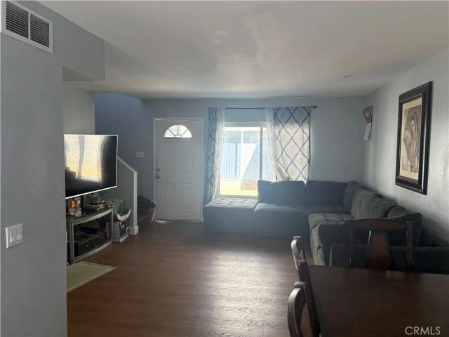 8800 Burnet 16, North Hills, CA 91343