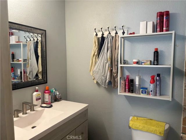 8800 Burnet 16, North Hills, CA 91343