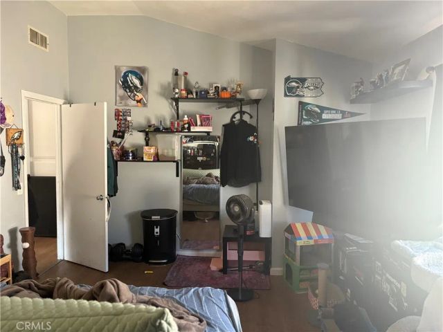 8800 Burnet 16, North Hills, CA 91343