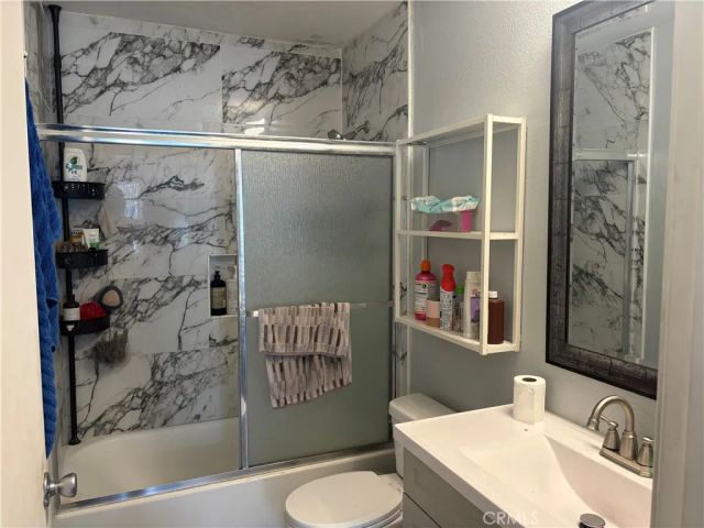 8800 Burnet 16, North Hills, CA 91343
