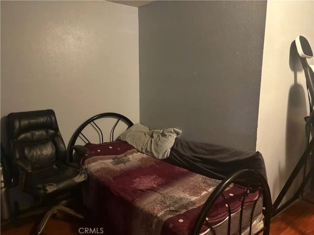 8800 Burnet 16, North Hills, CA 91343