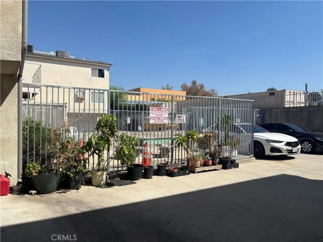 8800 Burnet 16, North Hills, CA 91343