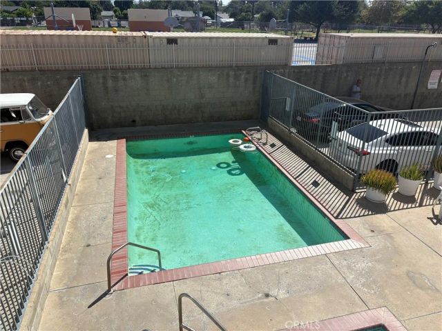 8800 Burnet 16, North Hills, CA 91343