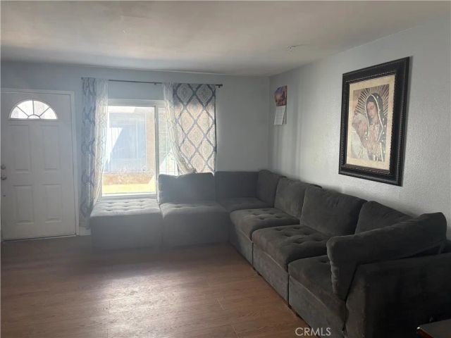 8800 Burnet 16, North Hills, CA 91343