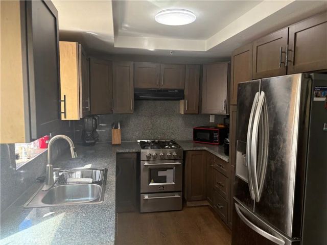 8800 Burnet 16, North Hills, CA 91343