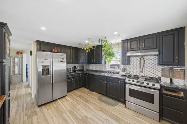 32 Fairview Avenue, Nashua, NH 03060