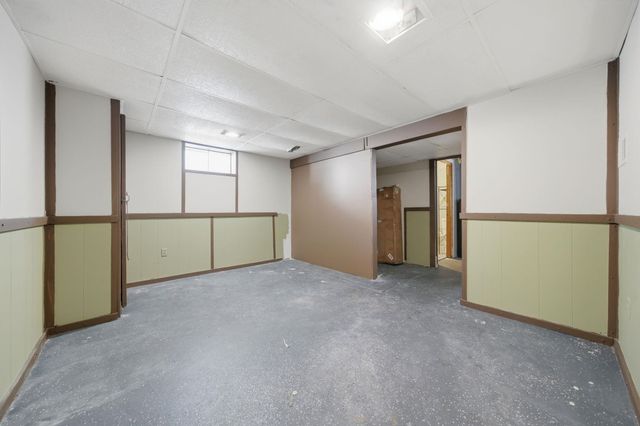 32 Fairview Avenue, Nashua, NH 03060