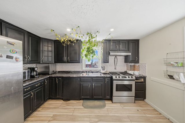 32 Fairview Avenue, Nashua, NH 03060