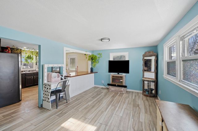 32 Fairview Avenue, Nashua, NH 03060