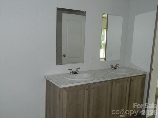 3944 Hollywood Ridge Road NE, Lenoir, NC 28645