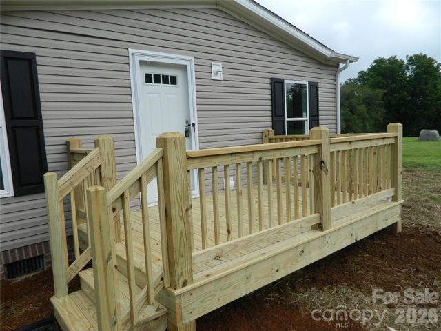 3944 Hollywood Ridge Road NE, Lenoir, NC 28645