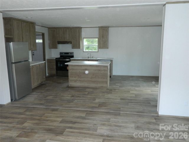3944 Hollywood Ridge Road NE, Lenoir, NC 28645
