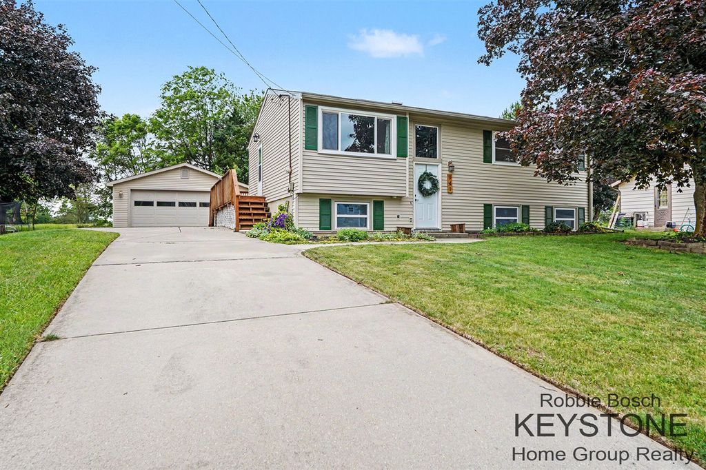 941 Greenwood Street, Middleville, MI 49333