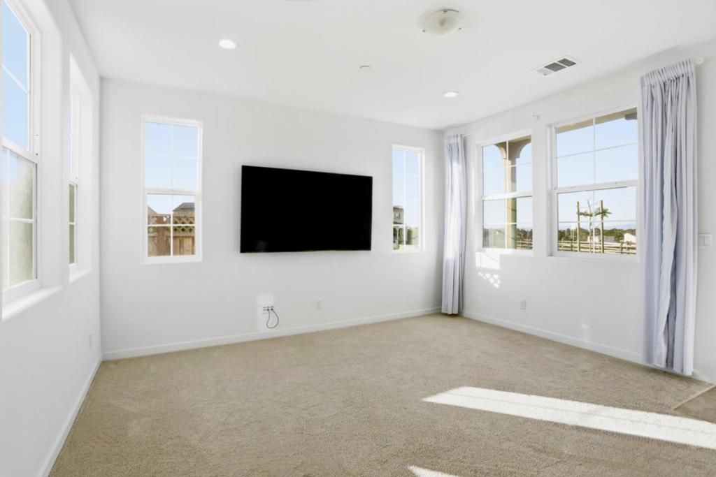 Image 5 of property listing at 2989 Denali Drive, Marina, CA 93933