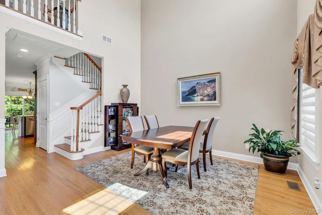 19 Meadow Court, Oakdale, NY 11769