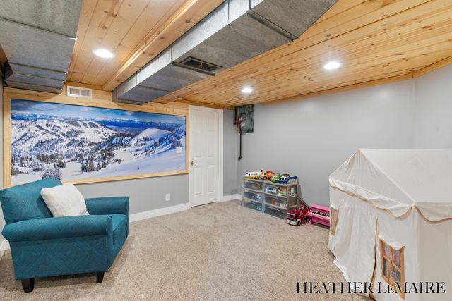 3706 Navaho Street SW, Grandville, MI 49418