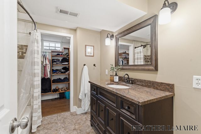 3706 Navaho Street SW, Grandville, MI 49418