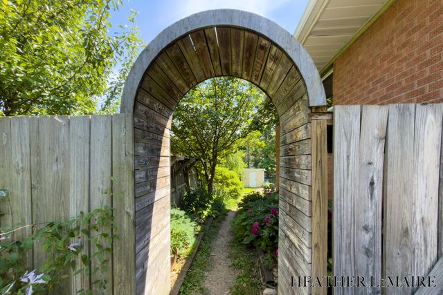 3706 Navaho Street SW, Grandville, MI 49418