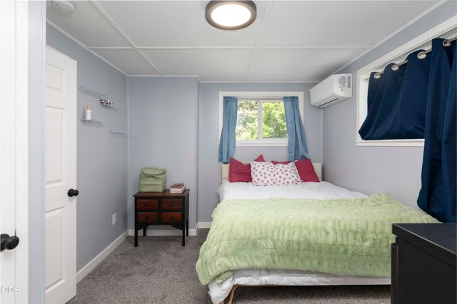 711 SW H Street, Grants Pass, OR 97526
